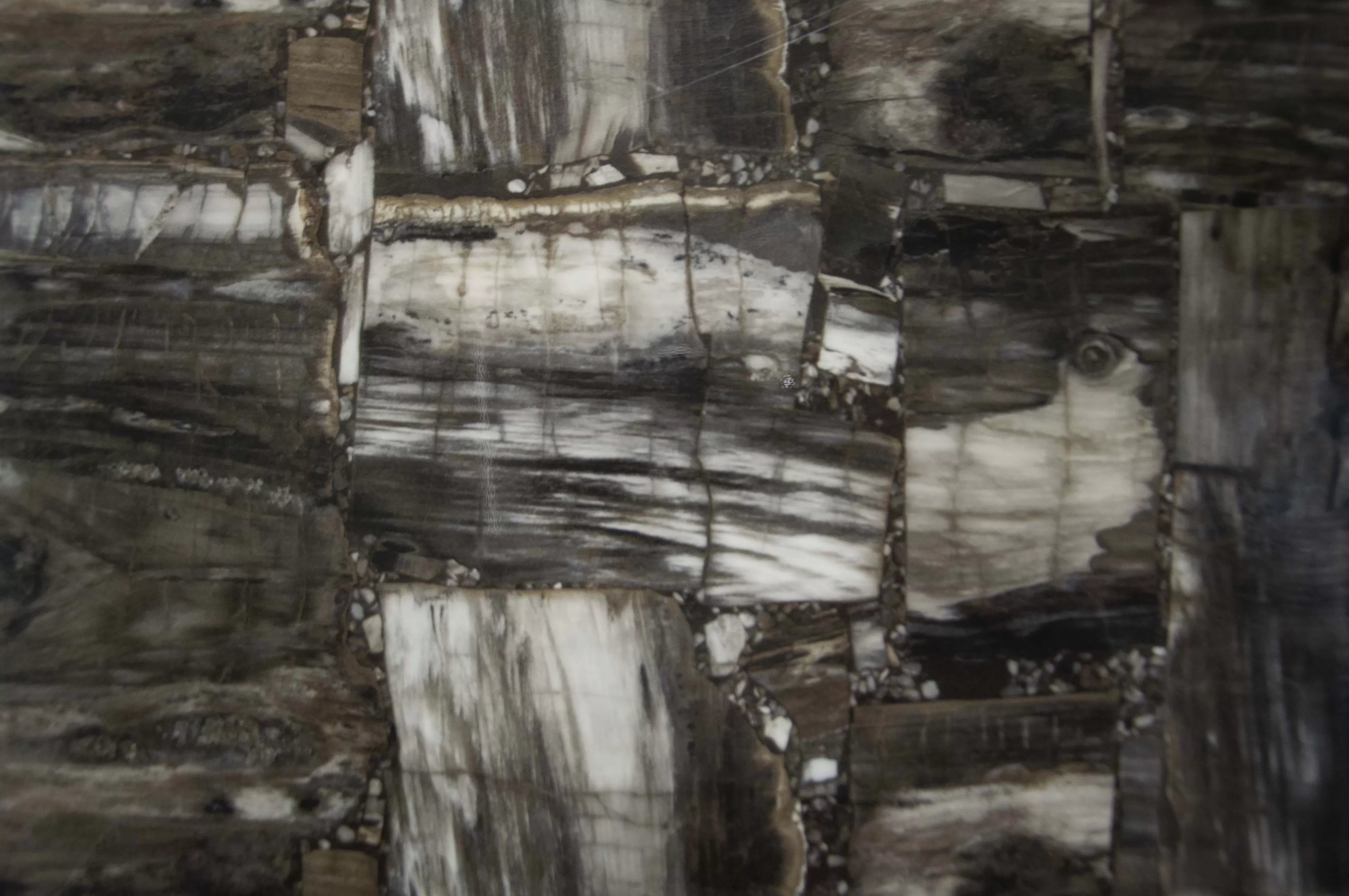 Dining Table || F2460