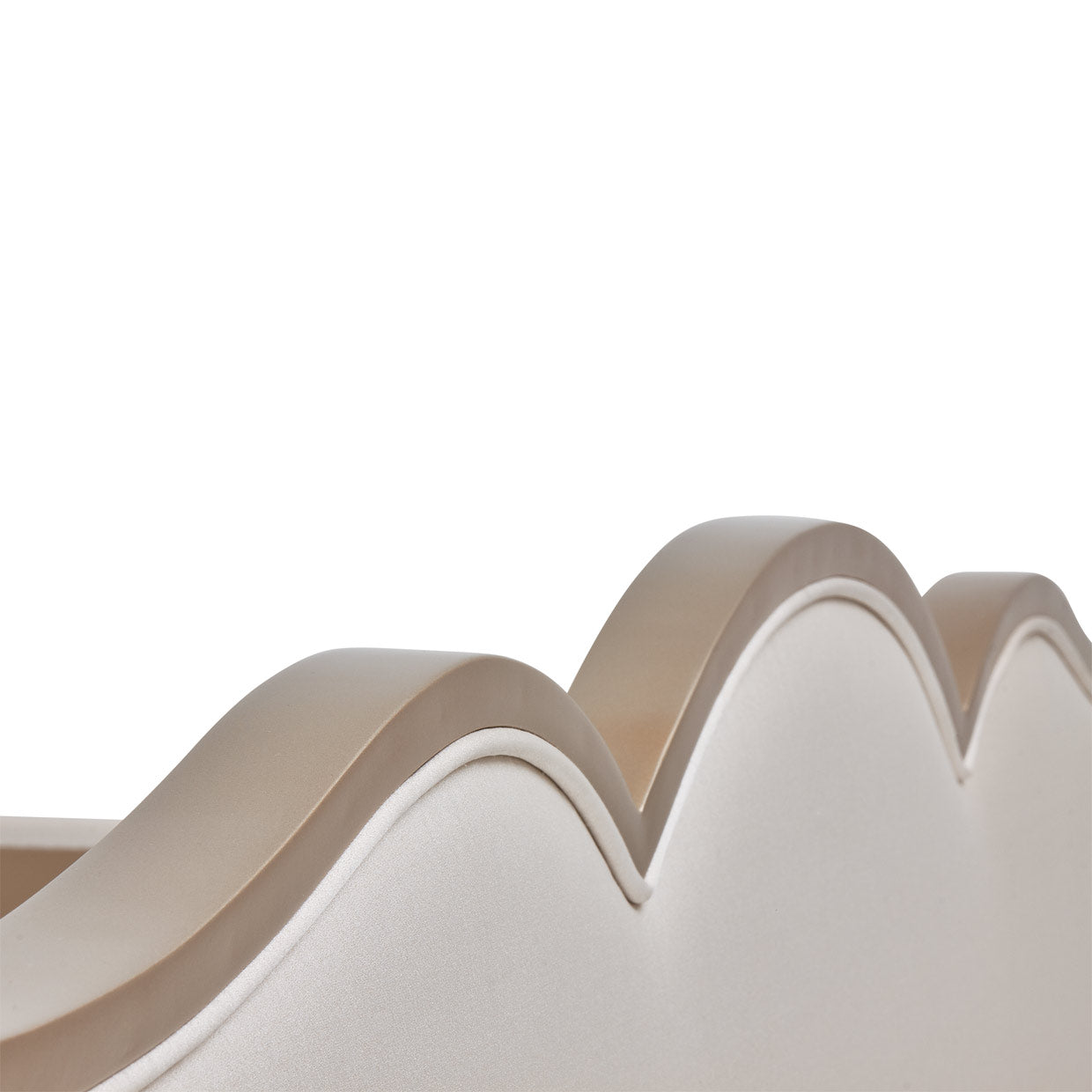 MALIBU CREST Cal King Scalloped Poster Bedroom set (4 Pc)