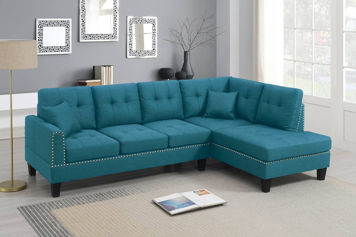 2 pc Sectional Sofa w/ 2 Accent Pillows -F8883