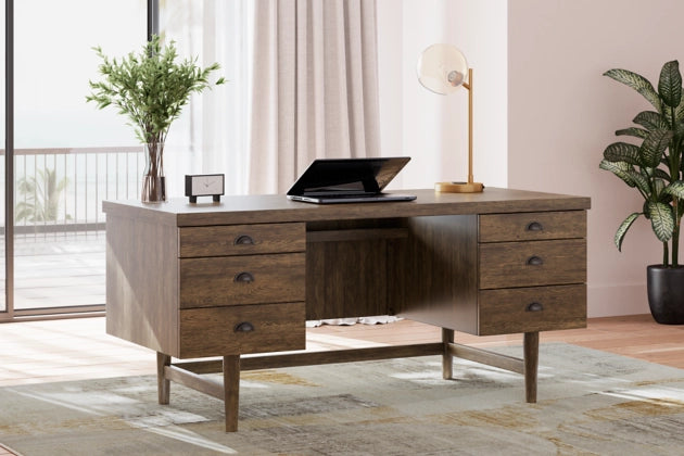 Austanny 67" Home Office Desk